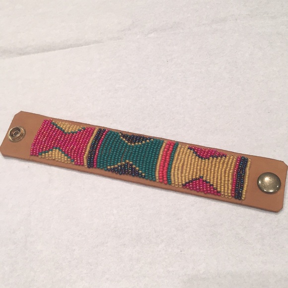 Colorful beaded bracelet - Picture 1 of 3